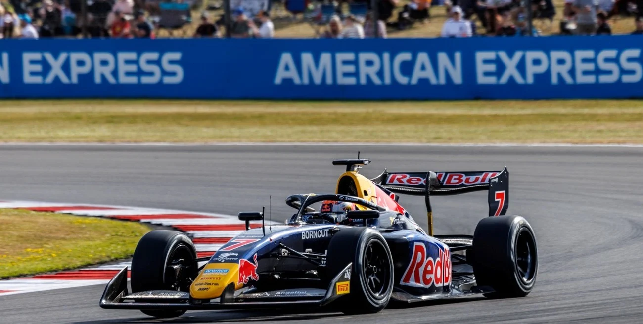 Colnaghi cerró un difícil fin de semana en Silverstone y Gładysz ganó en F3