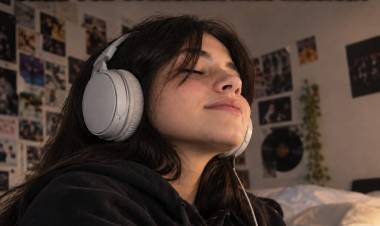 Por qué los jóvenes eligen el celular para escuchar música