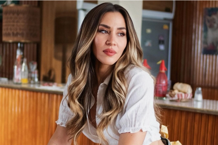 Jimena Barón compartió una foto en topless durante el rodaje de Netflix