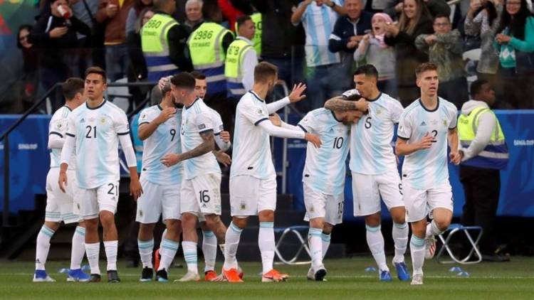 ARGENTINA ES TERCERA, CON MESSI EXPULSADO Y BAJO PROTESTA