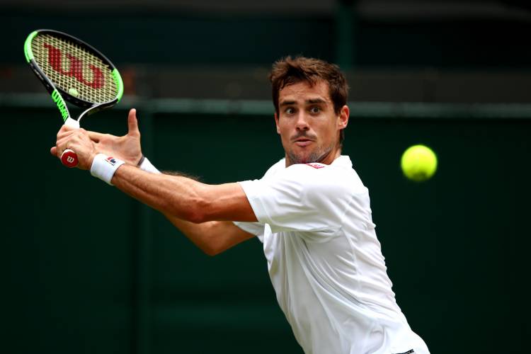 FIN DEL SUEÑO DE PELLA EN WIMBLEDON: PERDIÓ EN 4 SETS ANTE BAUTISTA AGUT