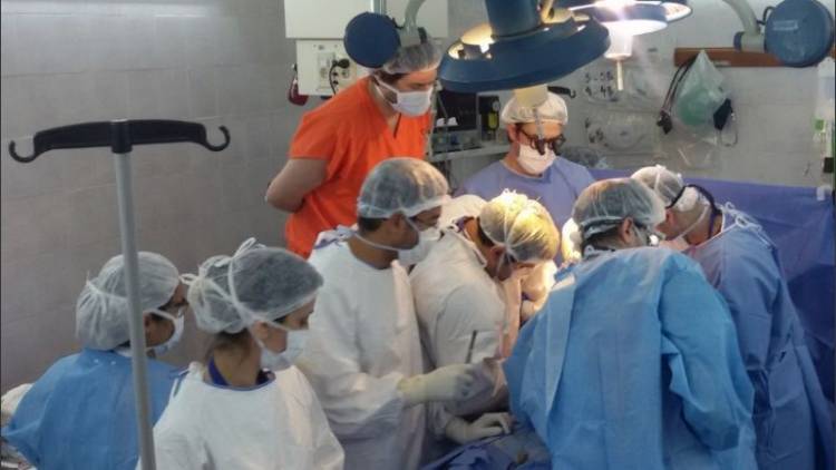 SANTA FE: INÉDITO TRASPLANTE DE BLOQUE ABDOMINAL COMPLETO EN UN ADOLESCENTE