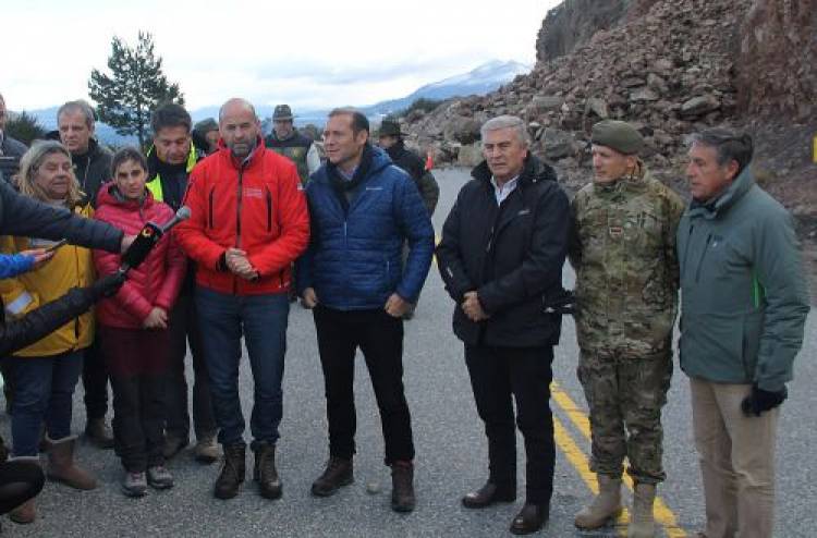 VILLA LA ANGOSTURA: ANTE EL RIESGO LATENTE DE DERRUMBE EN LA RUTA 40 KM 2095, EXTENDERÁN LAS MALLAS DE CONTENCIÓN