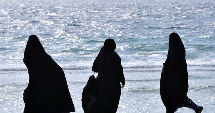 ARABIA SAUDITA LES PERMITIRÁ A LAS MUJERES VIAJAR AL EXTRANJERO SIN AUTORIZACIÓN DE UN "TUTOR" HOMBRE