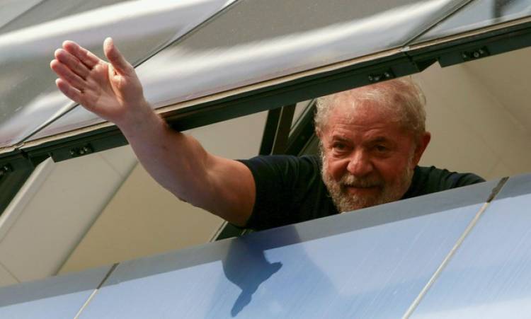 BUSCAN TRASLADAR A LULA A UNA PRISIÓN EN EL INTERIOR DE SAN PABLO