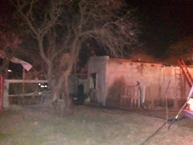 VILLA MERCEDES: SE INCENDIÓ UNA CASA EN EL BARRIO KILÓMETRO CUATRO