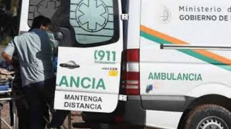 MENDOZA: UN HOMBRE MURIÓ AL CHOCAR EN SU AUTO CONTRA UN ÁRBOL