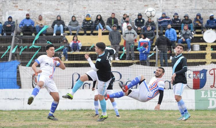 NEWBERY VUELVE A SER EL ÚNICO PUNTERO DEL FÚTBOL VILLAMERCEDINO, CAYÓ ATE II Y EL QUE NO SE CAE ES ALIANZA, QUE SE MANTIENE ESCOLTA