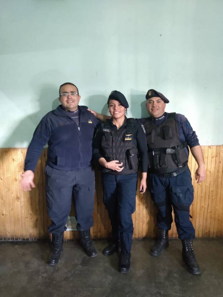MENDOZA: TRES POLICÍAS AYUDARON A DAR A LUZ A UNA MAMÁ EN SU VIVIENDA