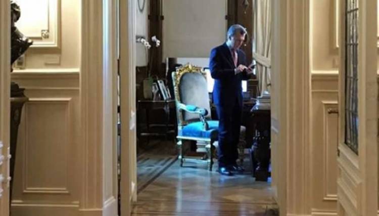 POR DECRETO Y EN DOMINGO, MAURICIO MACRI VOLVIÓ A ESTABLECER EL CEPO: LA COMPRA DE DIVISAS REQUERIRÁ AUTORIZACIÓN DEL BANCO CENTRAL