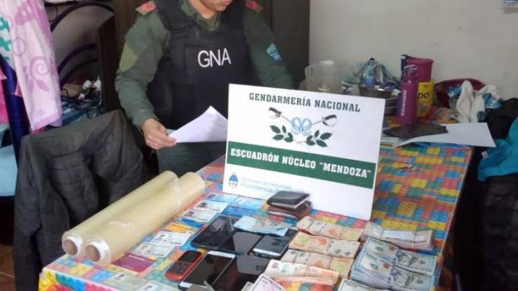 MENDOZA: CUATRO DETENIDOS CON 16 KILOS DE COCAÍNA