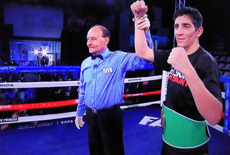 EN UN COMBATE MUY CERRADO, GANÓ LEONARDO “JUNIOR” AMITRANO Y ES NUEVAMENTE CAMPEÓN SUDAMERICANO SUPERLIGERO