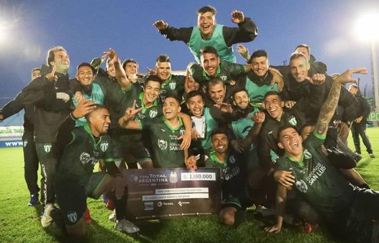 ESTUDIANTES DE SAN LUIS SUPERÓ A BARRACAS POR 2 A 0 Y SIGUE A PASO FIRME EN LA COPA ARGENTINA