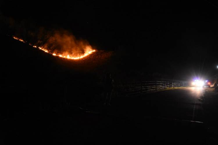 SAN LUIS: CONTROLAN LOS FOCOS DE INCENDIO EN LA CIUDAD CAPITAL Y LA ZONA SERRANA