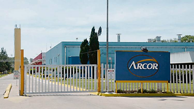 ARCOR ADELANTARÁ VACACIONES A 2.500 EMPLEADOS EN CUATROS DE SUS FÁBRICAS, ENTRE ELLAS LA DE VILLA MERCEDES, DEBIDO A LA CAÍDA EN LAS VENTAS