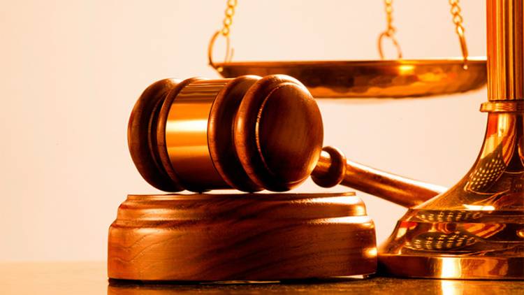 CASO INÉDITO EN SAN JUAN: JUEZ AUTORIZÓ A UN JOVEN TRANS A QUITARSE LAS MAMAS