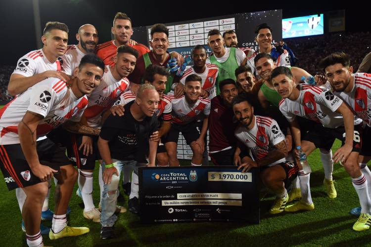 RIVER DERROTÓ A ALMAGRO POR 2 A 0 Y ES EL PRIMER SEMIFINALISTA DE LA COPA ARGENTINA
