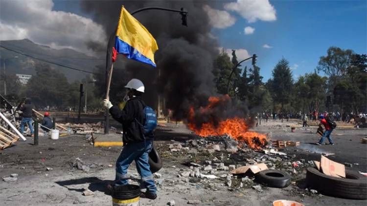 DESDE LAS 15HS DE ESTE SÁBADO, EL PRESIDENTE DE ECUADOR DECLARÓ "TOQUE DE QUEDA" Y LA MILITARIZACIÓN DE QUITO