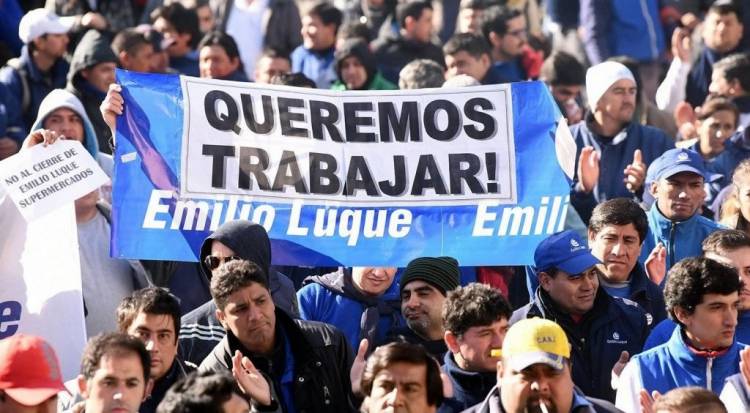 EN EL NORTE ARGENTINO UNA CADENA DE SUPERMERCADOS CERRÓ SUS 20 SUCURSALES Y DESPIDIÓ A 1.200 EMPLEADOS