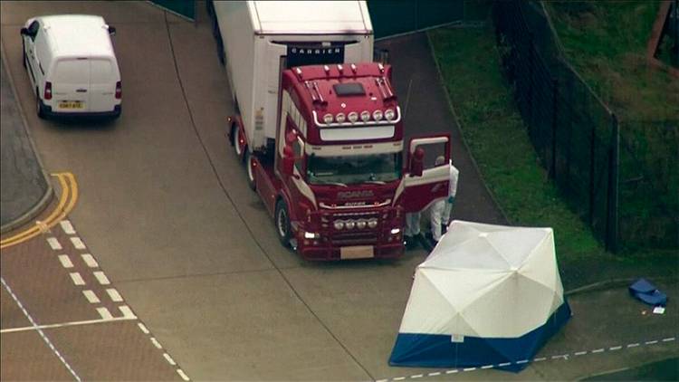 MACABRO HALLAZGO: 39 CADÁVERES FUERON ENCONTRADOS DENTRO DE UN CAMIÓN EN INGLATERRA