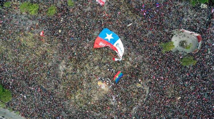 CHILE: MÁS DE UN MILLÓN DE PERSONAS SE MANIFESTARON EN SANTIAGO CONTRA EL GOBIERNO DE SEBASTIÁN PIÑERA