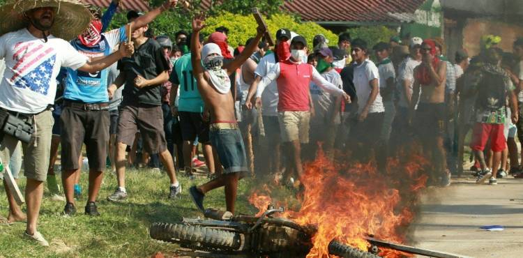 SE EXTIENDEN LAS VIOLENTAS PROTESTAS EN BOLIVIA: YA HAY 29 HERIDOS Y 57 DETENIDOS POR LAS ELECCIONES CUESTIONADAS