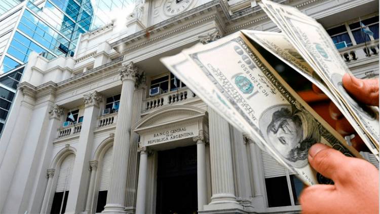 EN EL MERCADO CAMBIARIO, EL DÓLAR OFICIAL SE MANTUVO ESTABLE AUNQUE EL "BLUE" COTIZÓ EN ALZA