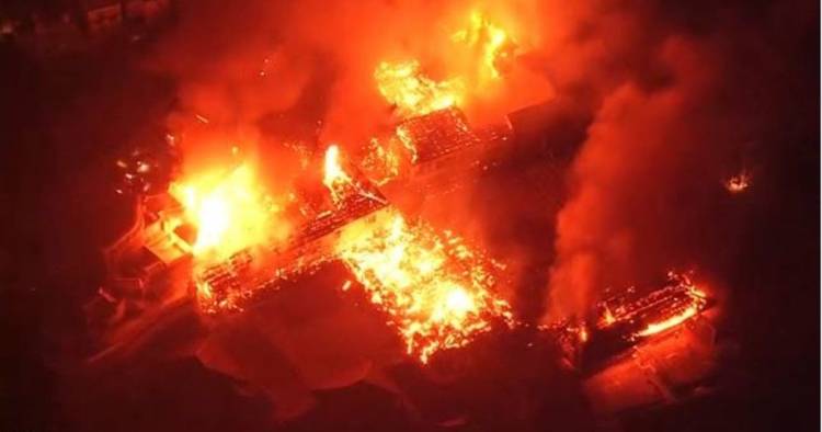 EN LA CIUDAD DE OKINAWA SE INCENDIÓ UN PALACIO MILENARIO EN JAPÓN QUE ERA PATRIMONIO DE LA HUMANIDAD
