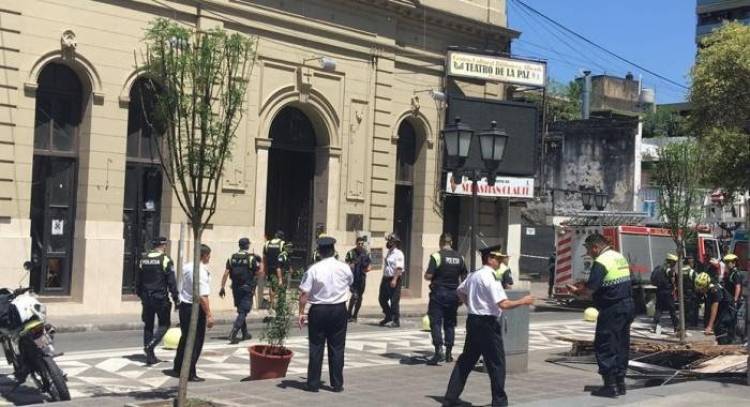 TUCUMÁN: SE DERRUMBÓ EL TECHO DEL TEATRO DE LA PAZ
