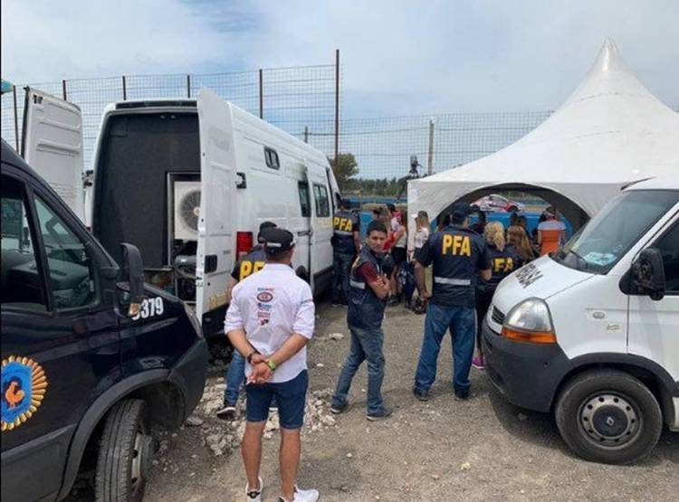 EN PLENA CARRERA DEL TURISMO NACIONAL EN ROSARIO, DESBARATAN RED DE PROSTITUCIÓN VIP