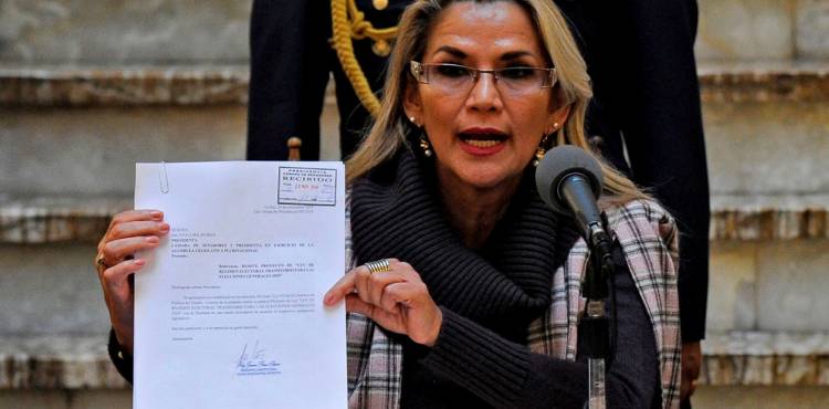 PARA SUPERAR LA CRISIS: JEANINE ÁÑEZ PRESENTÓ UN PROYECTO DE LEY PARA CONVOCAR A ELECCIONES EN BOLIVIA