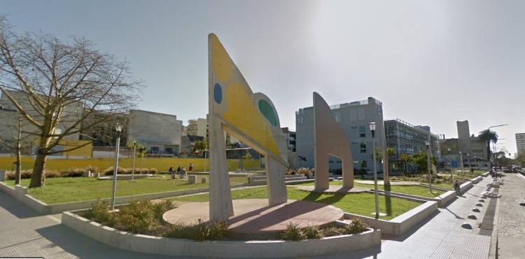 SE BESABAN EN UNA PLAZA DE VILLA URQUIZA Y FUERON VÍCTIMAS DE UN ATAQUE HOMOFÓBICO: UN HOMBRE LOS PERSIGUIÓ CON UN LÁTIGO