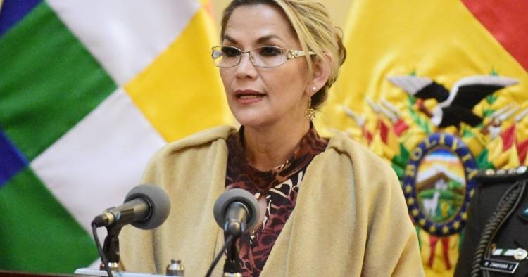 GOBIERNO DE TRANSICIÓN: A MENOS DE UN MES DE ASUMIR, LA PRESIDENTA DE BOLIVIA ECHÓ A UN FUNCIONARIO EN MEDIO DE GRAVES ACUSACIONES