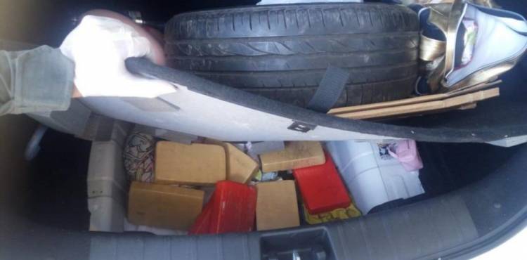 DETIENEN AL EX CÓNSUL DE BOLIVIA EN SALTA POR TRANSPORTAR COCAÍNA