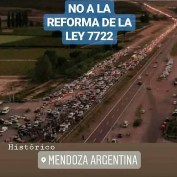 MASIVA PROTESTA EN MENDOZA EN CONTRA DE LA MODIFICACIÓN DE LA LEY 7.722