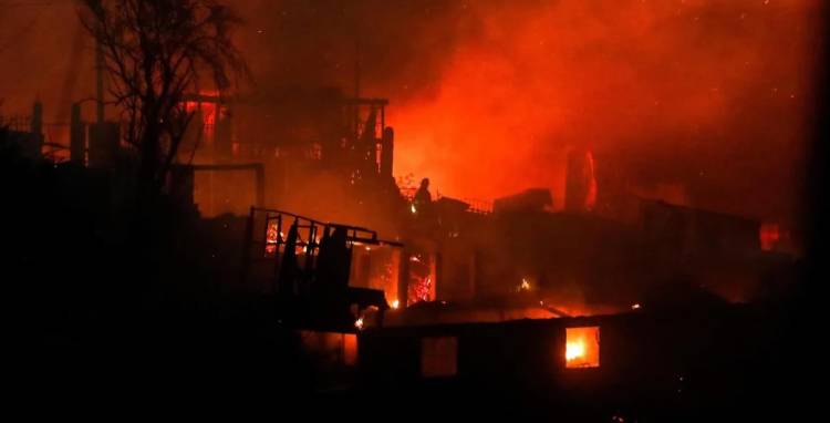 MÁS DE 200 VIVIENDAS DESTRUIDAS EN CHILE: QUÉ HAY DETRÁS DE LOS INCENDIOS "INTENCIONALES" EN VALPARAÍSO