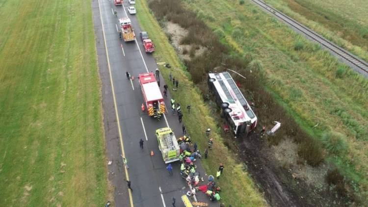 TRÁGICO ACCIDENTE EN LA AUTOVÍA 2: DOS ÑINAS ESTÁN GRAVES Y EL CHOFER DEL MICRO ESTÁ DETENIDO
