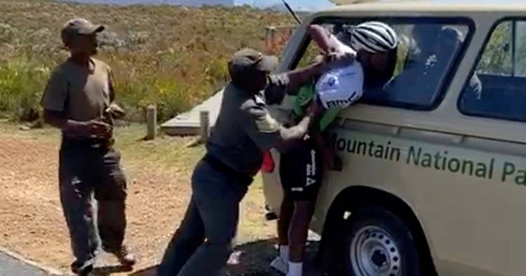 BRUTAL AGRESIÓN A UN CICLISTA PROFESIONAL EN SUDÁFRICA: LE ROMPIERON EL BRAZO CUANDO INTENTABAN ARRESTARLO