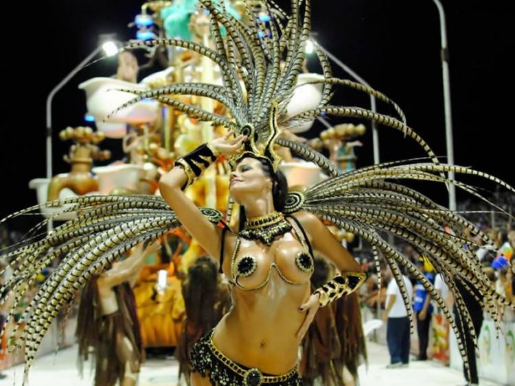 CON TRES COMPARSAS EN ESCENA ESTE SÁBADO COMIENZA EL CARNAVAL DEL PAÍS EN GUALEGUAYCHÚ