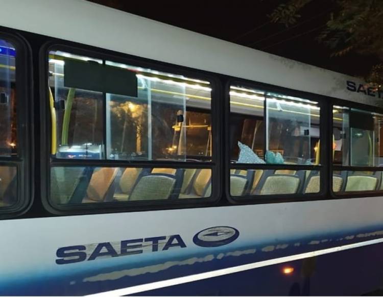 SALTA: VÁNDALOS DESTRUYEN CUATRO COLECTIVOS DE SAETA