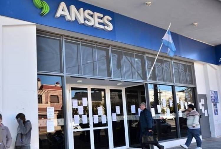 PARA EVITAR LARGAS FILAS EN BANCOS, JUBILADOS Y PENSIONADOS COBRARÁN EL SEGUNDO BONO JUNTO CON SUS HABERES