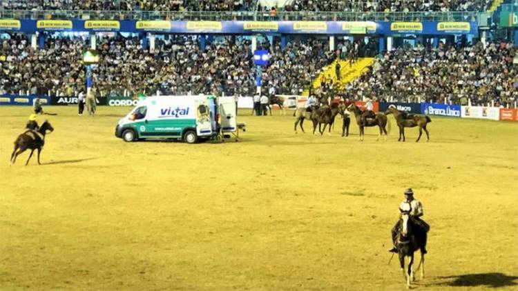 LA DOMA DE LUTO, UN JINETE MURIÓ APLASTADO POR UN CABALLO EN EL FESTIVAL DE JESÚS MARÍA