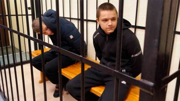 EN BIELORRUSIA, DOS HERMANOS APUÑALARON MÁS DE 100 VECES A SU PROFESORA Y SERÁN EJECUTADOS