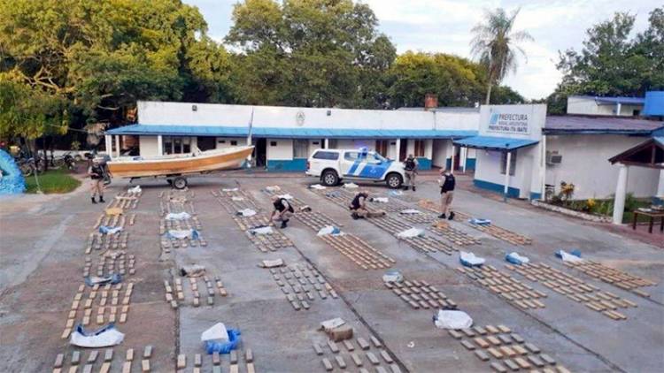 EN CORRIENTES INCAUTARON 920 KILOS DE DROGA INGRESADOS A TRAVÉS DEL RÍO PARANÁ