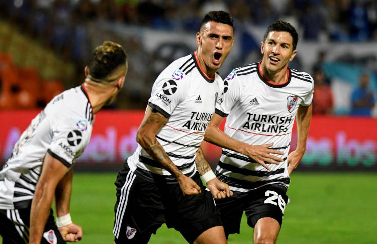 RIVER FESTEJÓ EN MENDOZA Y ES EL ÚNICO PUNTERO DE LA SUPERLIGA
