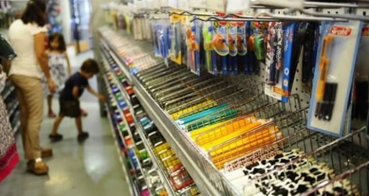 PRECIOS CUIDADOS: EL GOBIERNO LANZÓ UNA CANASTA DE ÚTILES ESCOLARES CON DIEZ PRODUCTOS A 500 PESOS