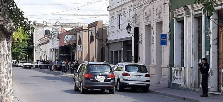 SALTA: ENCUENTRAN A UN REMISERO MUERTO DENTRO DE SU AUTO 