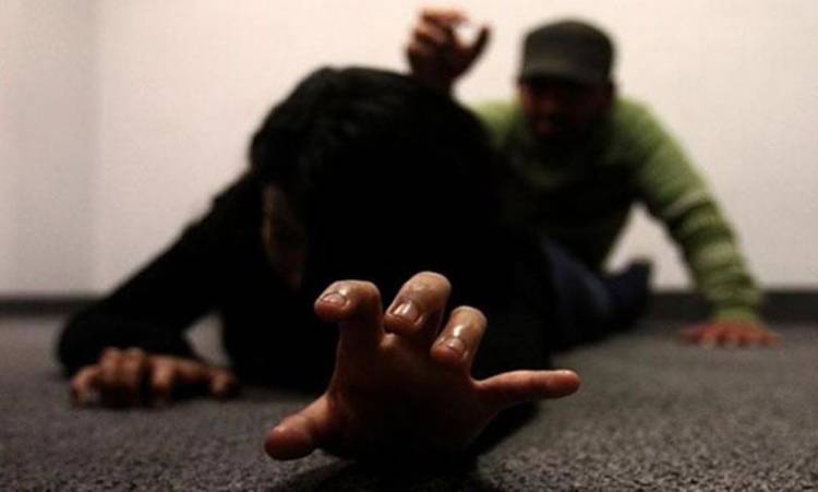 SALTEÑO VIOLÓ A SU VECINA DELANTE DE SU HIJO