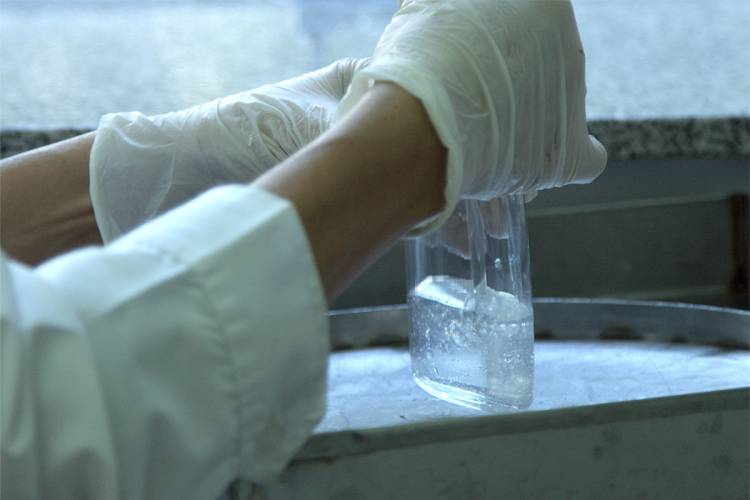 CÍRCULO VIRTUOSO EN TIEMPOS DE CUARENTENA EN SAN LUIS: UN ACUERDO INSTITUCIONAL PERMITE LA PROVISIÓN CONSTANTE DE ALCOHOL EN GEL