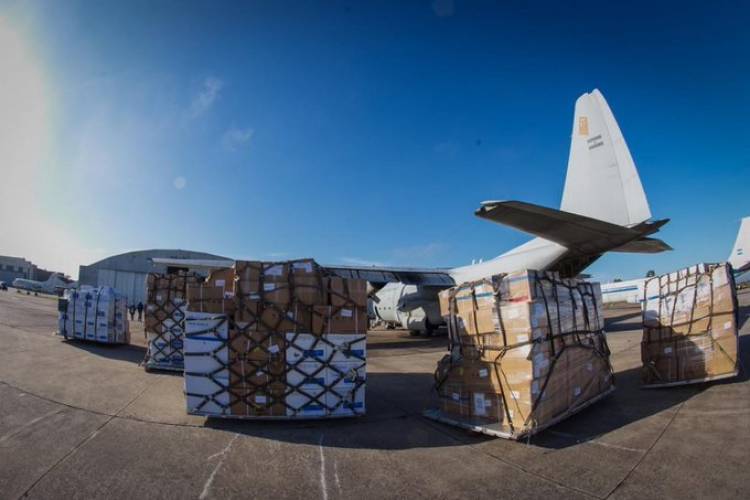 UN HÉRCULES DE LA FUERZA AÉREA DESPEGÓ DE EL PALOMAR PARA TRANSPORTAR 275 RESPIRADORES E INSUMOS A LAS PROVINCIAS